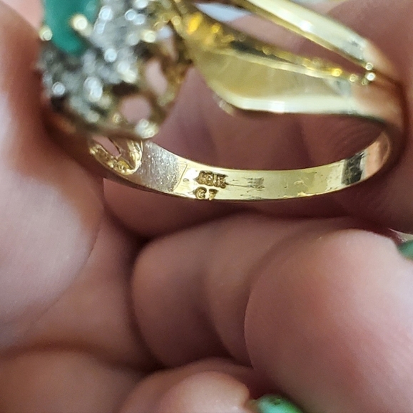 10k emerald & diamond ring size 7. Could be resized by a jeweler. Stamped 10k. G - Picture 4 of 9